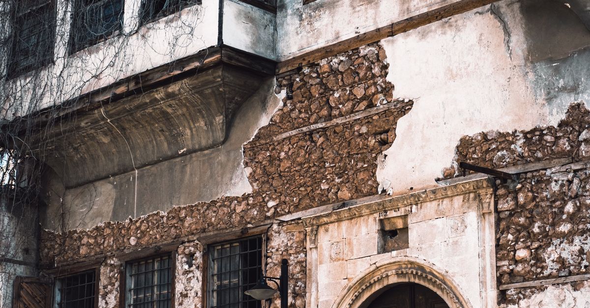 Cobblestone Building Ruine A Ruined Cobblestone Building with Arched Door · Free Stock Photo