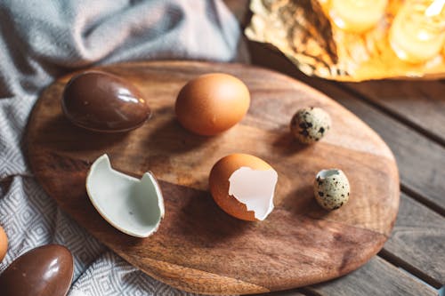 Free Cracked Chocolate, Chicken and Quail Eggs Stock Photo