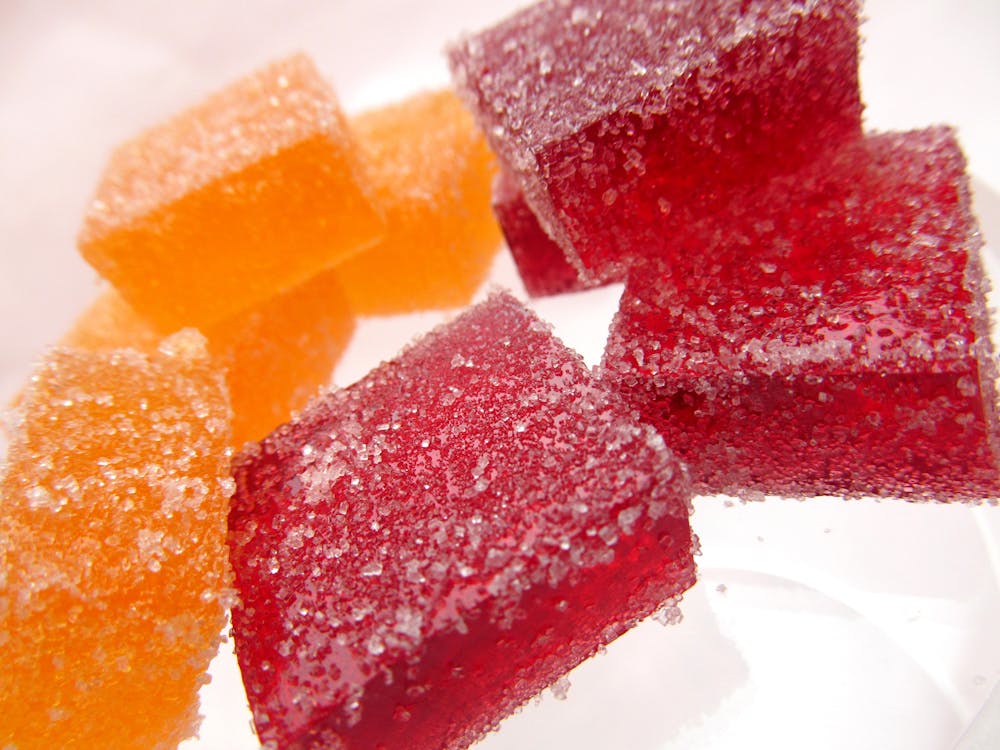 Ücretsiz Kırmızı Ve Sarı Vitaminli şekerlemeler Stok Fotoğraflar