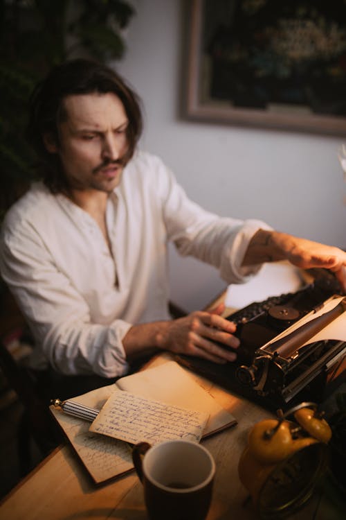 Immagine gratuita di macchina da scrivere, poeta, scrittore