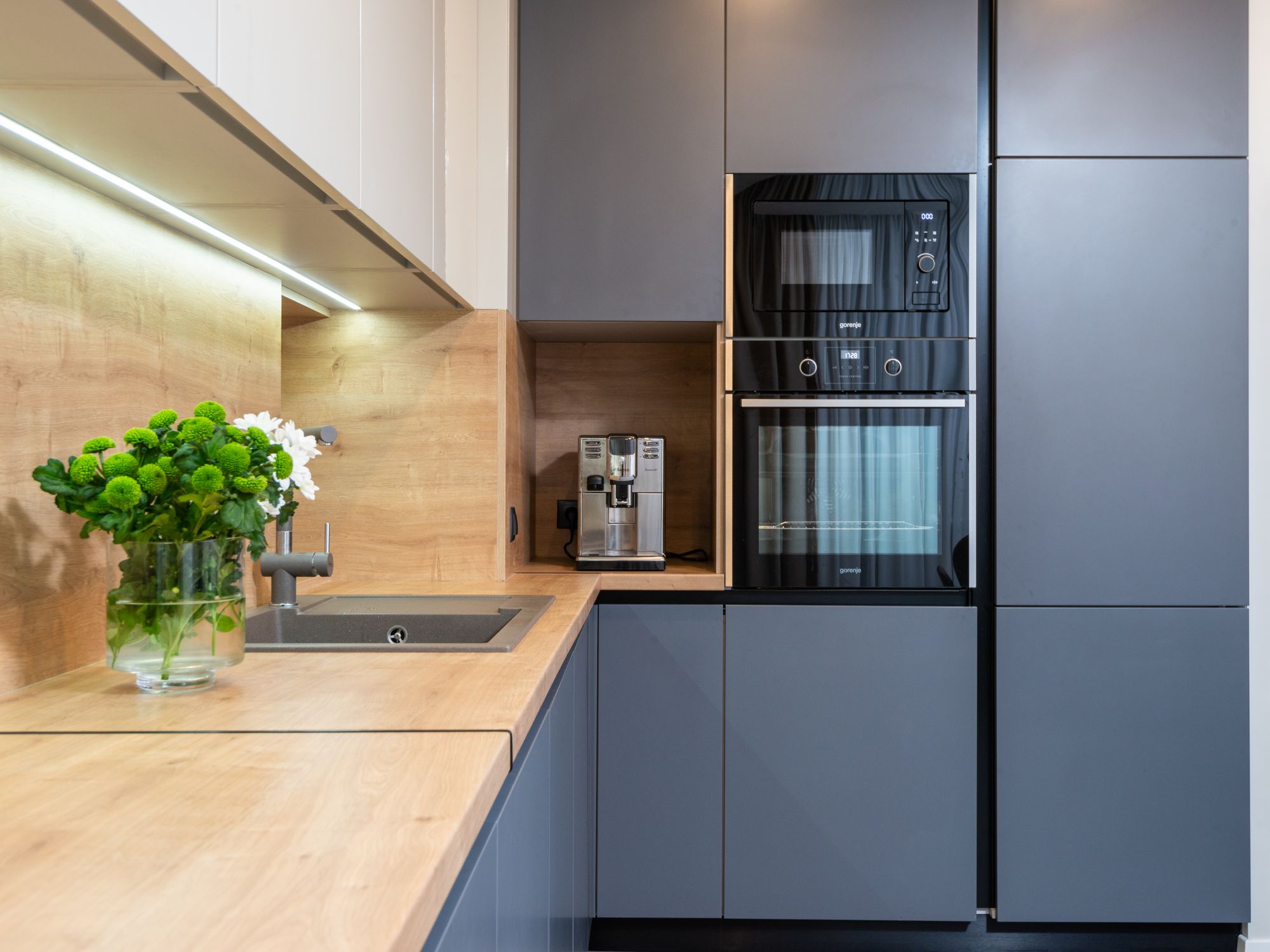 Kitchen Spraying in Monken Hadley, Barnet — specialist spraying kitchen cabinets to a factory finish