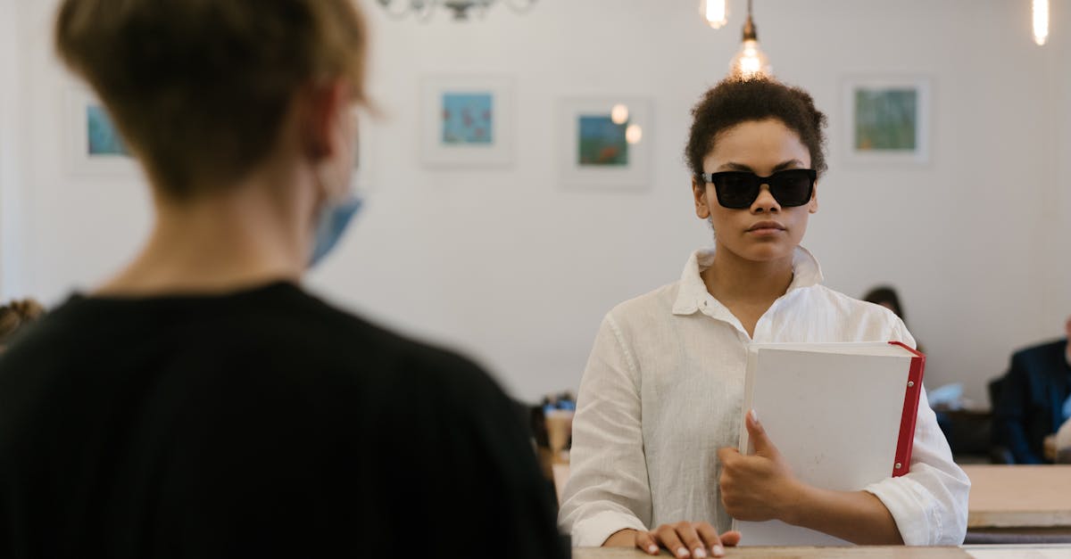 從閉鎖到社區:視障青年呂坤諭重建生活的勵志故事