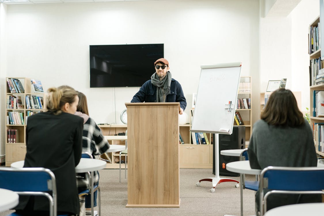Language learning mental health Learning a new language can benefit your mental health in numerous ways, from improving cognitive function to reducing symptoms of anxiety.