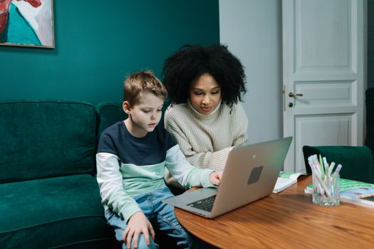 Scholarships for Single Mothers US: Your Education Guide