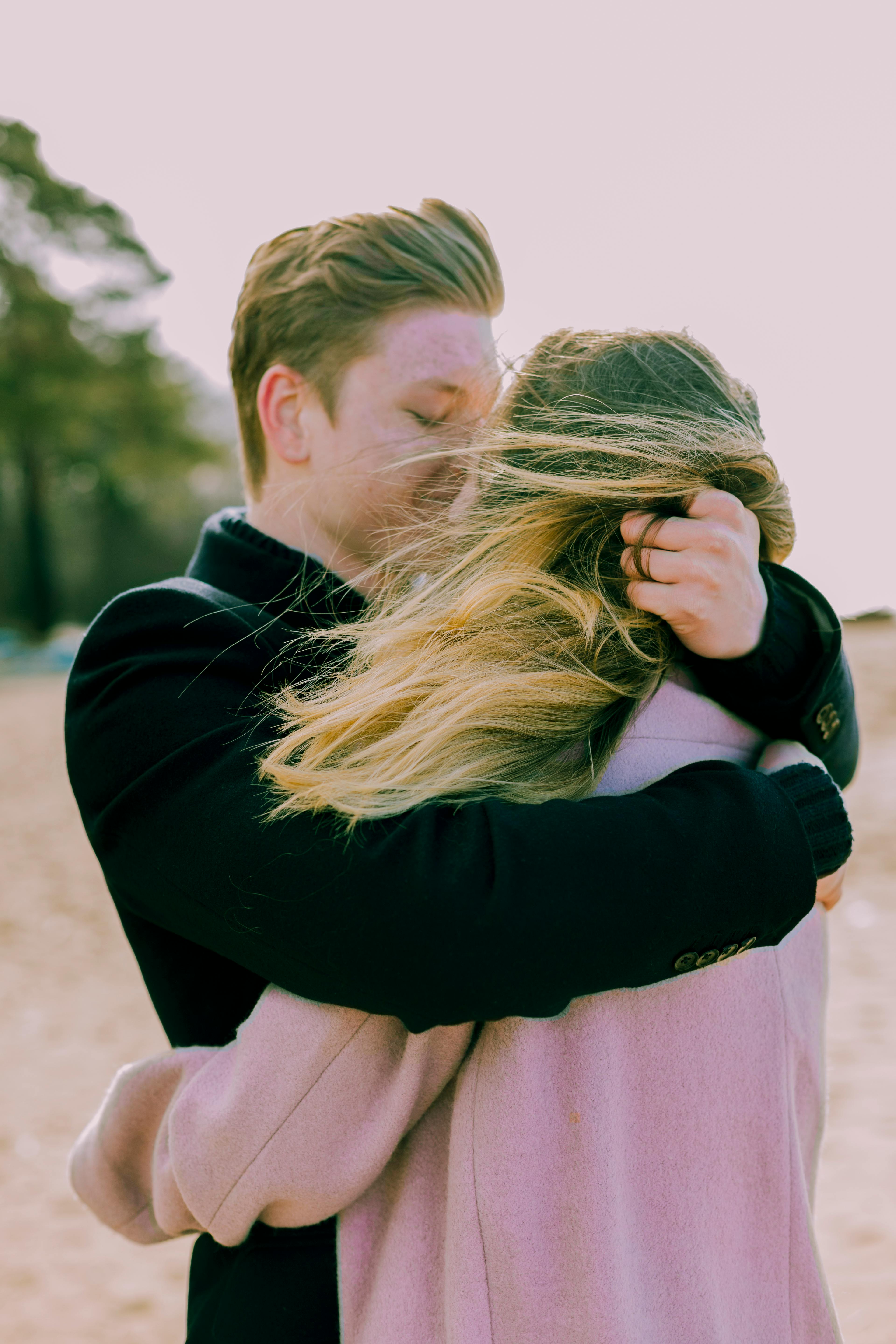 A man kissing and embracing a woman | Photo: Pexels