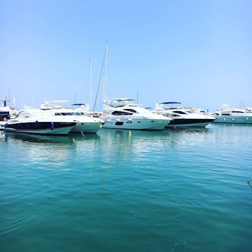 Fotos de stock gratuitas de barcos, cielo azul, mar