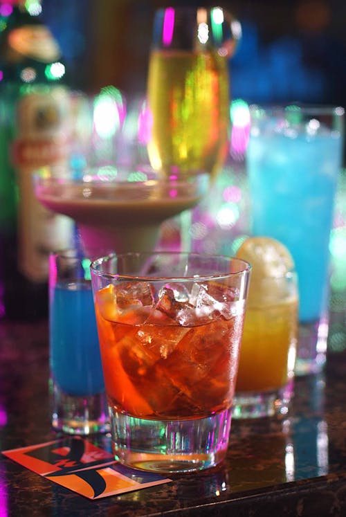 Бесплатное стоковое фото с алкогольные напитки, алкогольный напиток, вертикальный выстрел