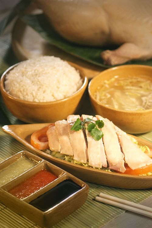 Free A flavorful Asian chicken rice dish with sauces, perfect for lunch or dinner. Stock Photo