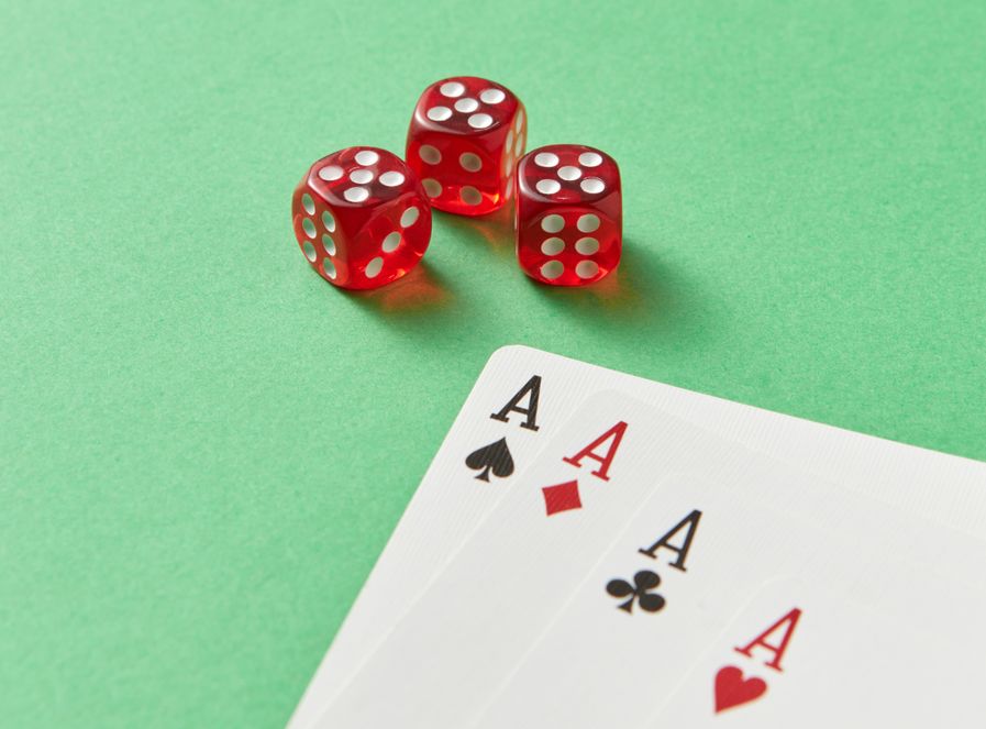 Online Casino: Spielautomaten und Live-Spiele im Überblick