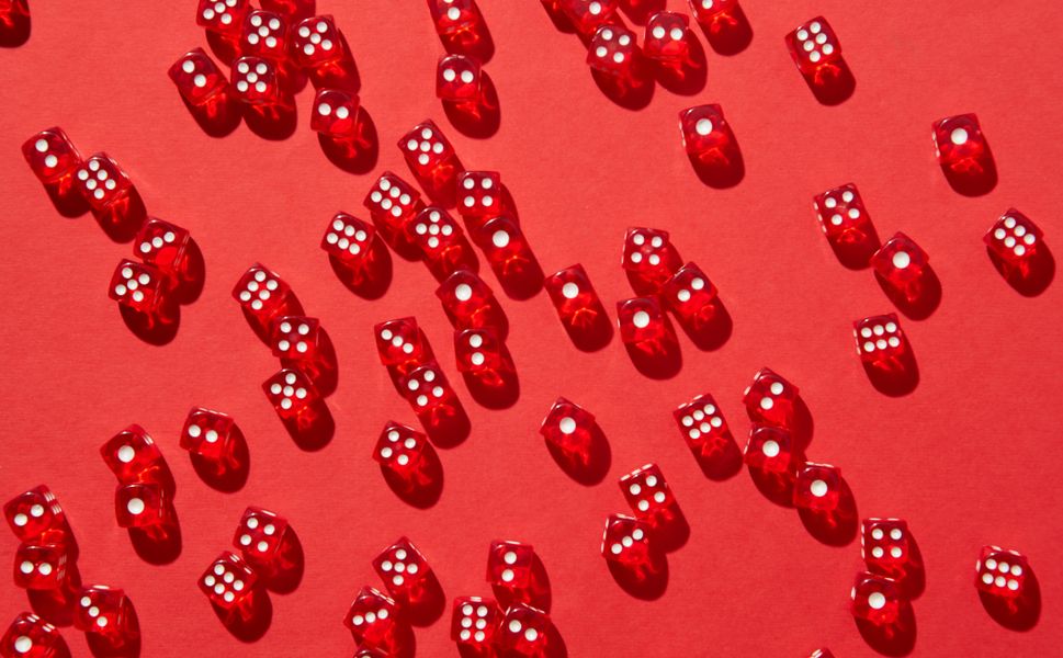 Casino-Turnier mit Spielern am Spielautomaten