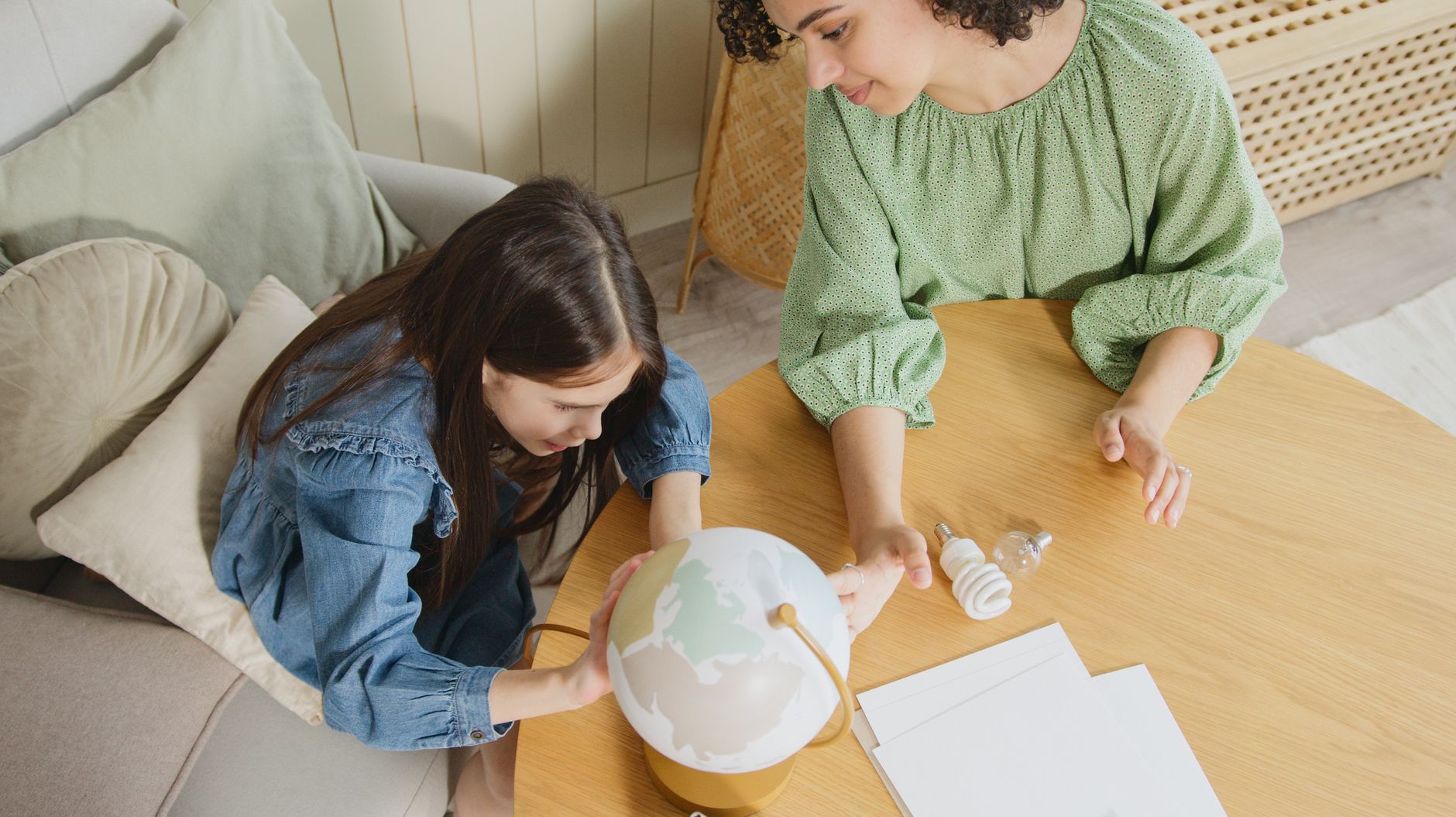 Unschooling Science: Exploring Nature Walks, Experiments, and Curiosity-Driven Questions