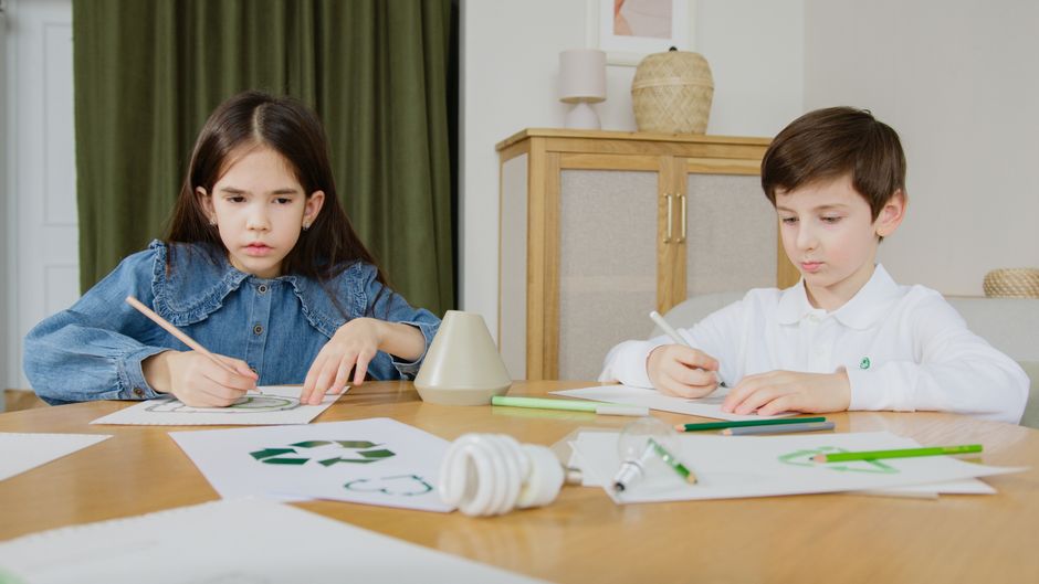 Kinderkamer met kleurrijke, duurzame gordijnen. Kinderkamer met kleurrijke, duurzame gordijnen.