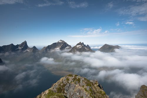 Ücretsiz açık hava, bulutlar, dağ doruğu içeren Ücretsiz stok fotoğraf Stok Fotoğraflar
