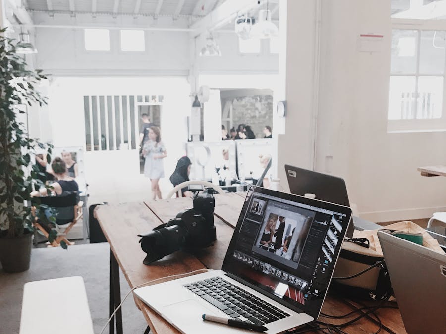 What are social media examples?