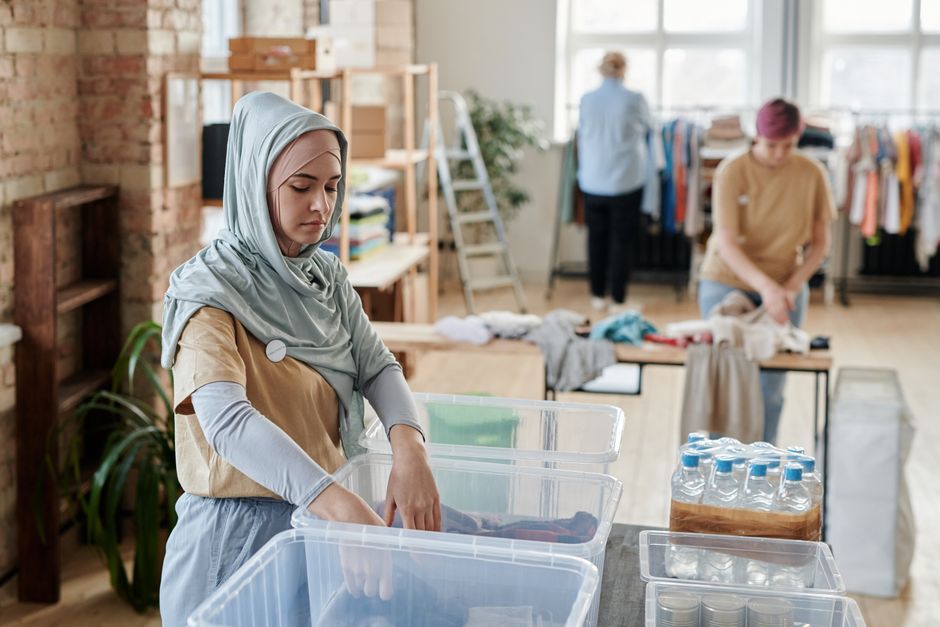 Recent Australian News Highlights: Thrift Store Ethics, Infrastructure Costs, and Teacher Well-being
