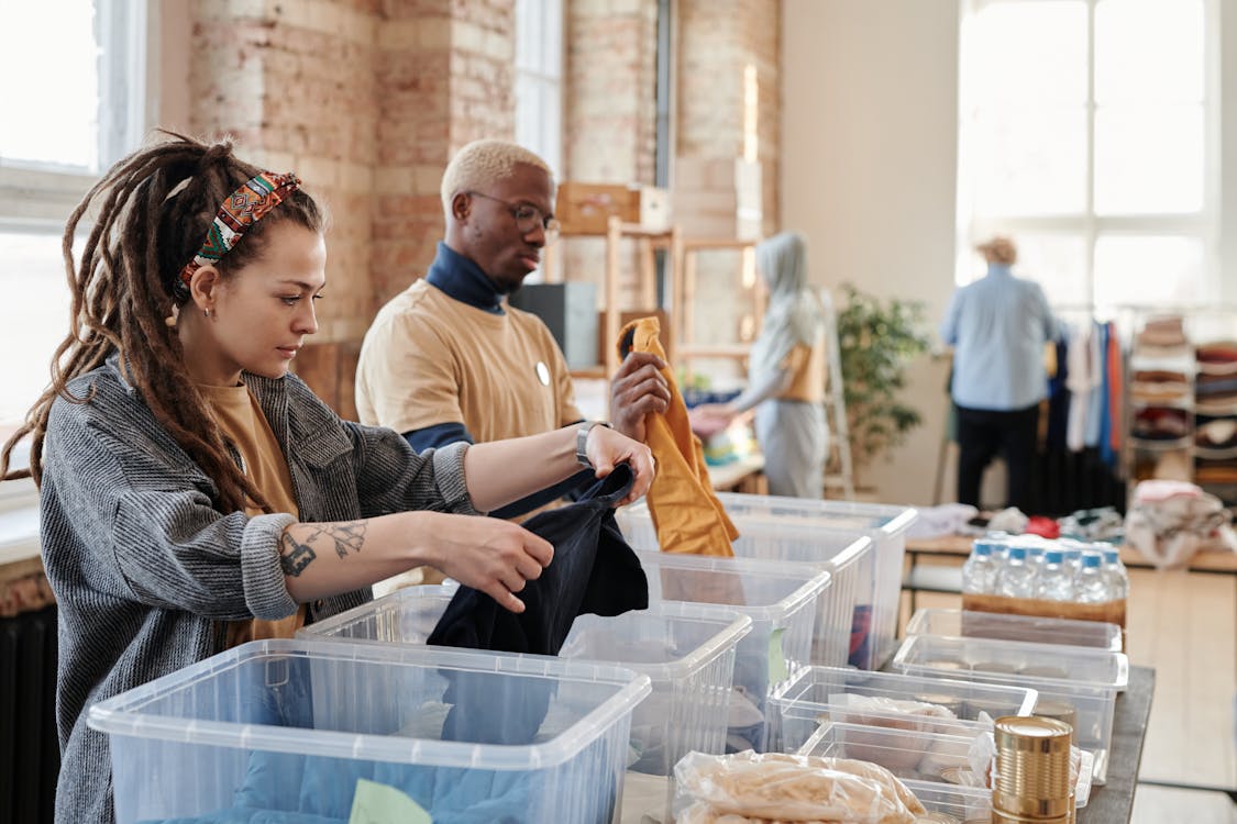 Free Woman with Dreadlocks Sorting Clothes Stock Photo