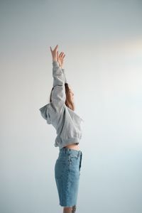 Vellum Hooded Top in grey marl &mdash; photo by Alena Shekhovtcova on Pexels