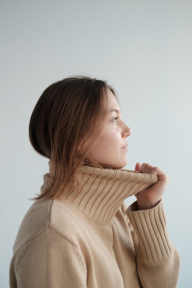 Ribbed camel cashmere roll-neck — photo by Alena Shekhovtcova on Pexels