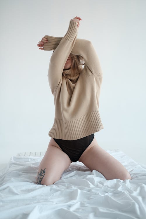 Faceless woman with hands on panties - Stock Photo [61344920] - PIXTA