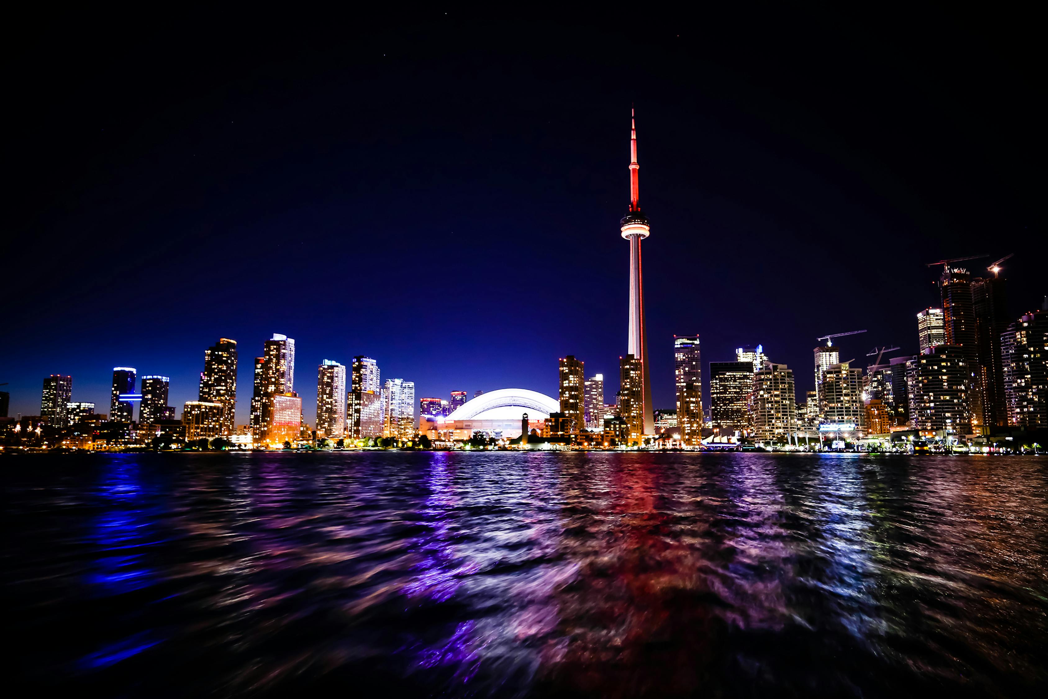 cn-tower-in-toronto-canada-at-night-free-stock-photo