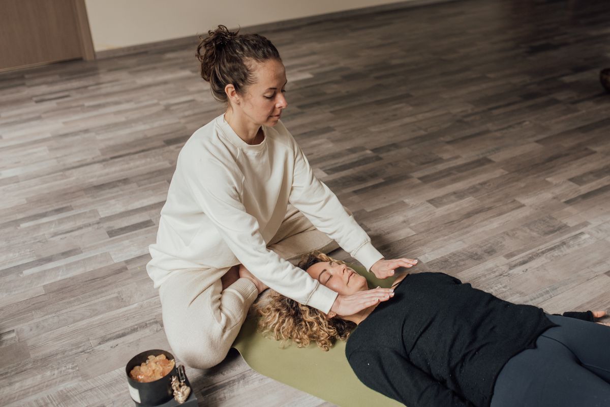 Yoga de l'énergie : origines et spécificités - Les spécificités du yoga de l’énergie face aux autres styles