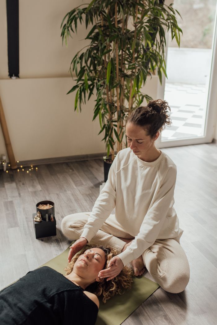 Reiki practitioner performing energy healing on a client