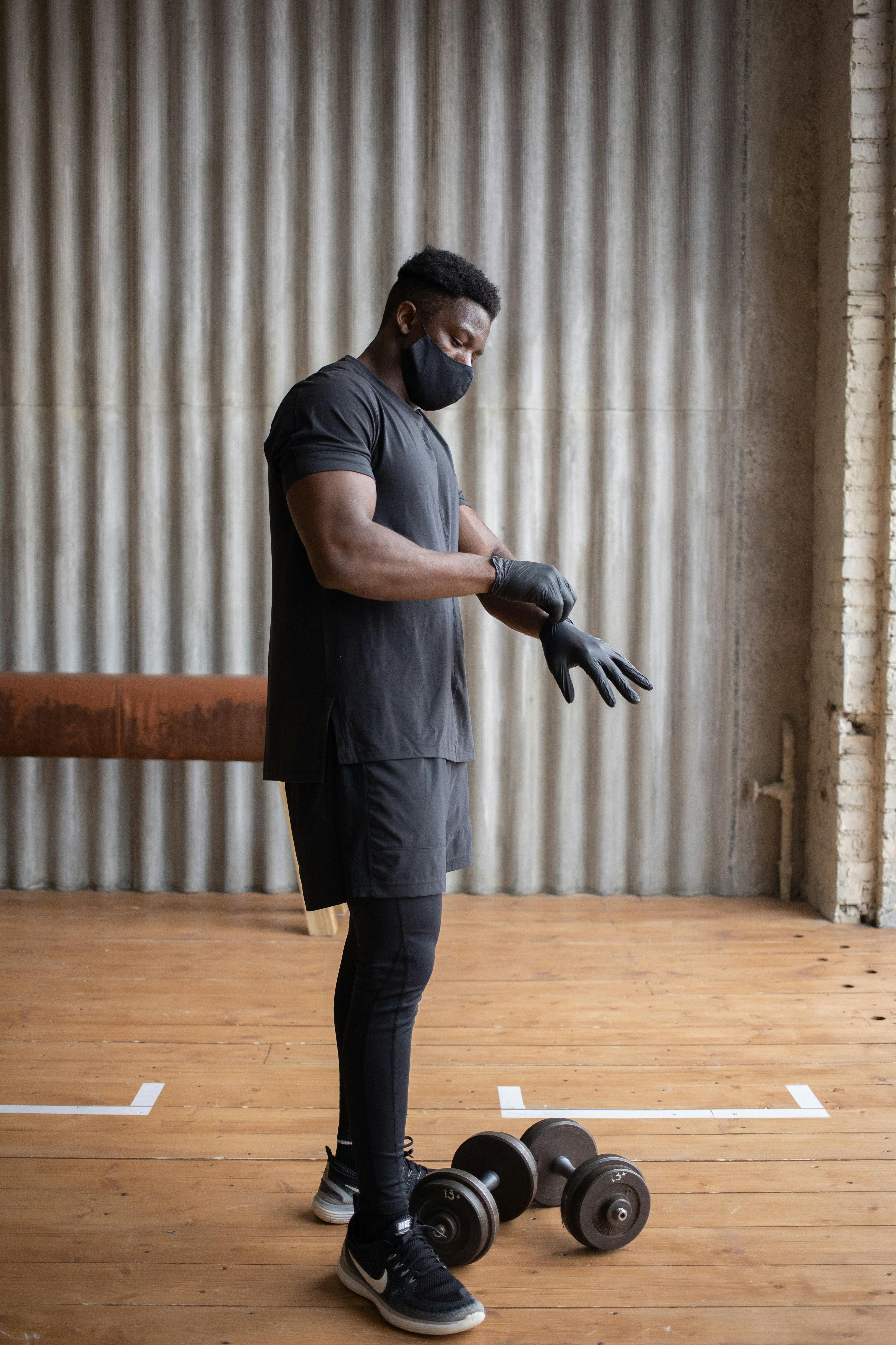 Which muscle gives a guy a six-pack?