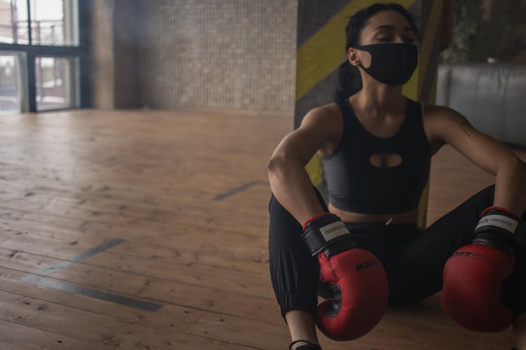 Tired Black Woman In Activewear And Protective Mask In Gym