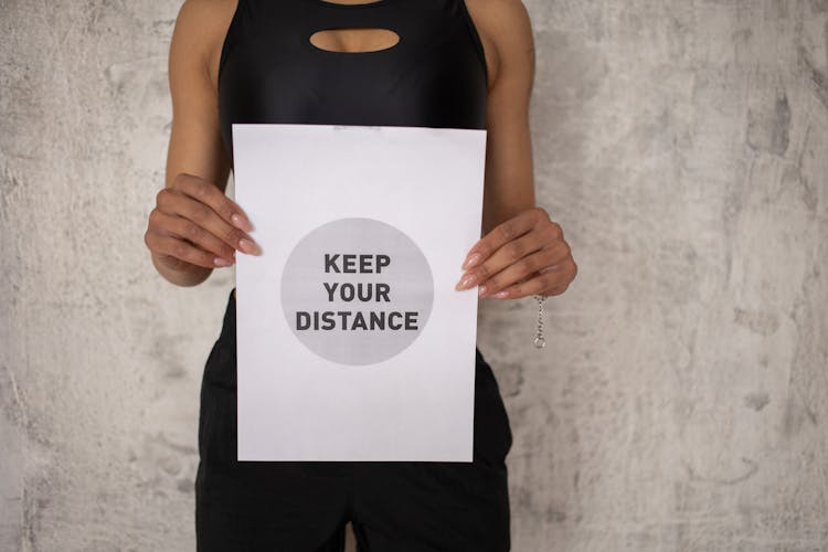 Black Woman Showing Paper With Inscription For Keeping Social Distance