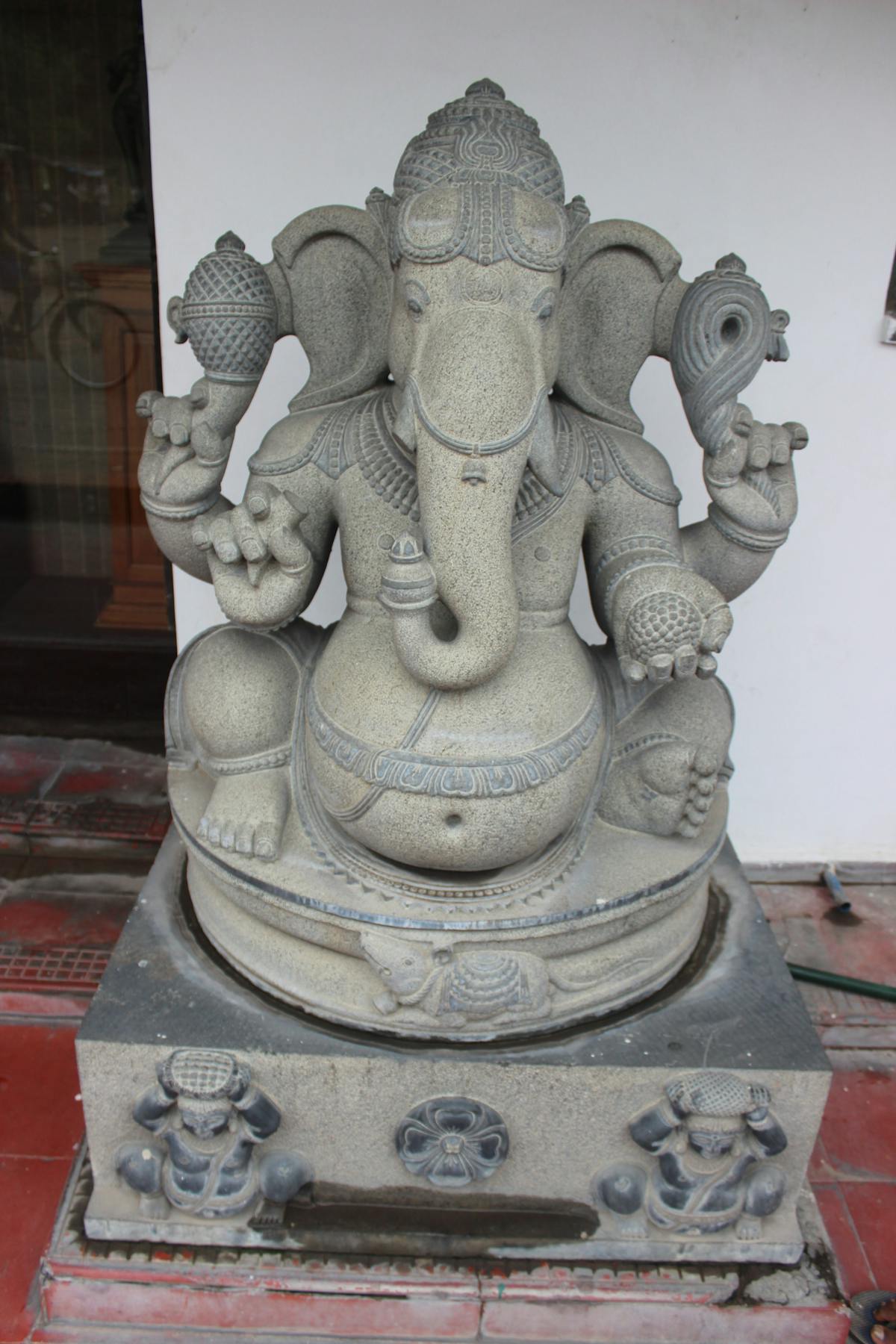 High-protein meal prep bowls with chicken, grains, and colorful vegetables arranged neatly in containers