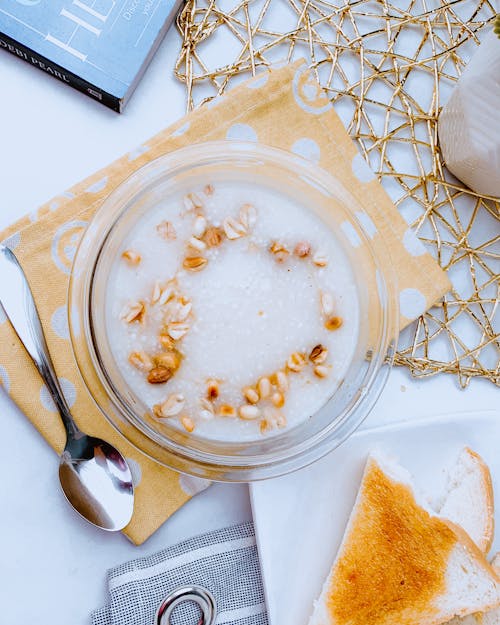 Free 
A Flatlay of a Bowl of Oatmeal Stock Photo