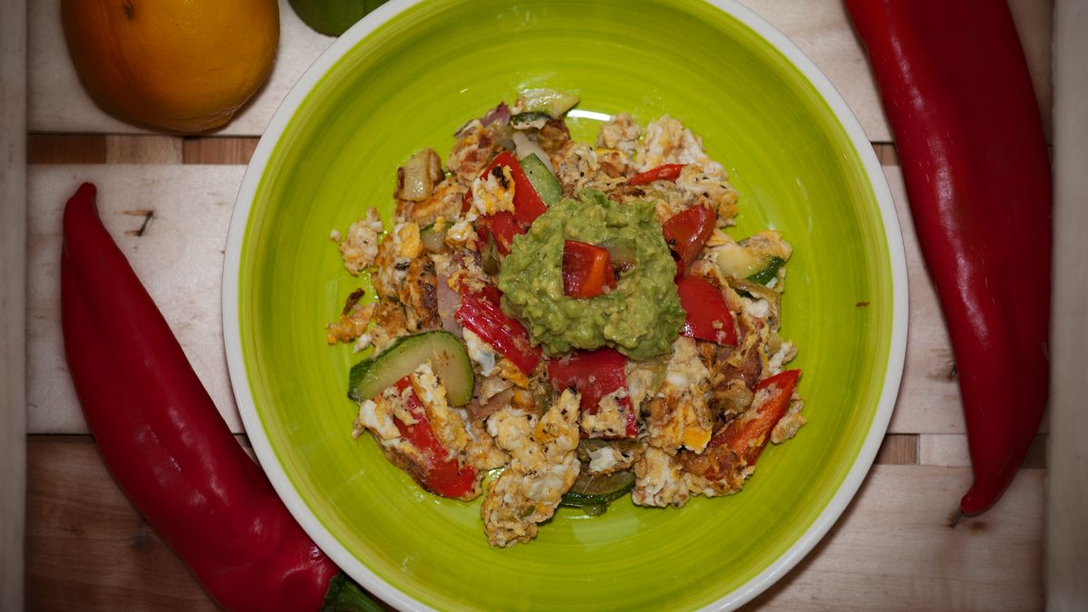 Scrambled eggs with zucchini