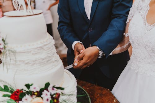 Wedding Couple Slicing the Wedding Cake