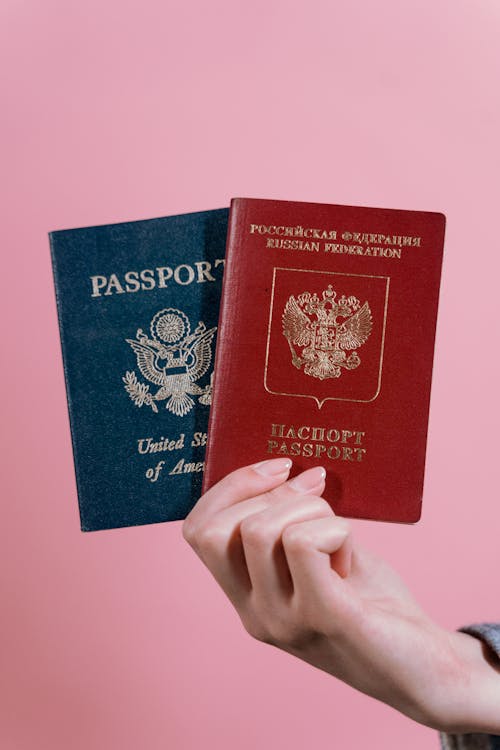 無料 パスポート, ハンド, ピンクの背景の無料の写真素材 写真素材