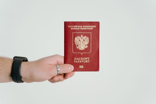 Fotobanka s bezplatnými fotkami na tému cestovný pas, človek, držanie