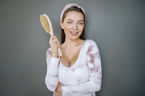 Photos gratuites de brosse à dents, femme, femme caucasienne