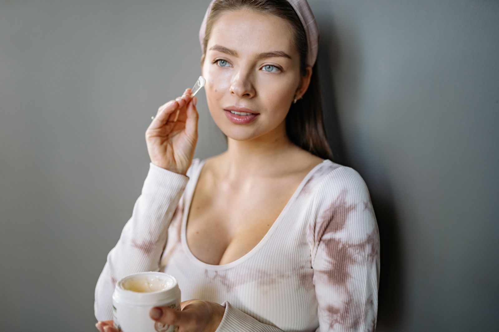 Hyaluronic acid for skin: what it is, how to use it and what to expect