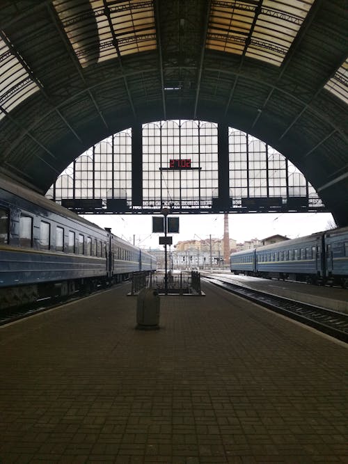 Foto profissional grátis de estação de trem, plataforma de trem, sistema de transporte
