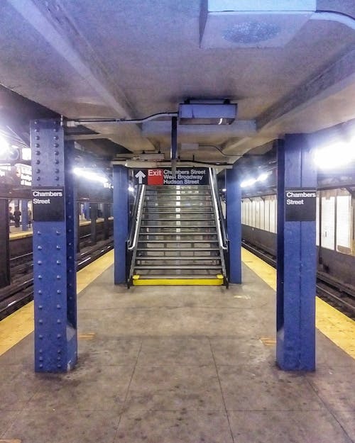 Manhattan, metro, metro girişi içeren Ücretsiz stok fotoğraf