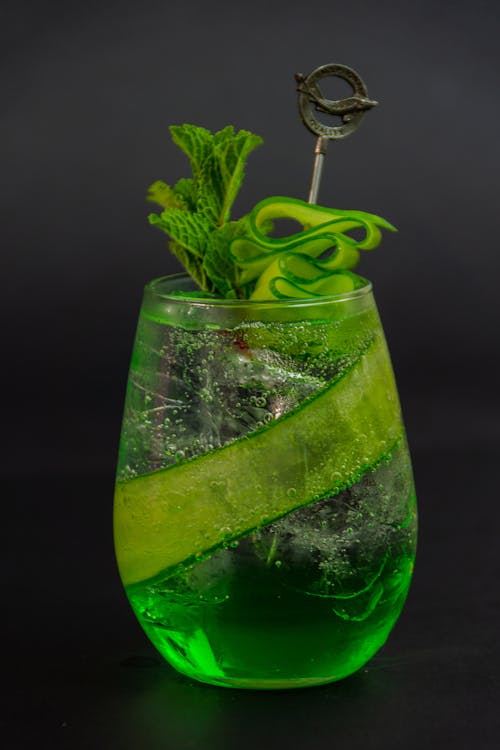 Gratis lagerfoto af agurk, cocktaildrik, drikkeglas