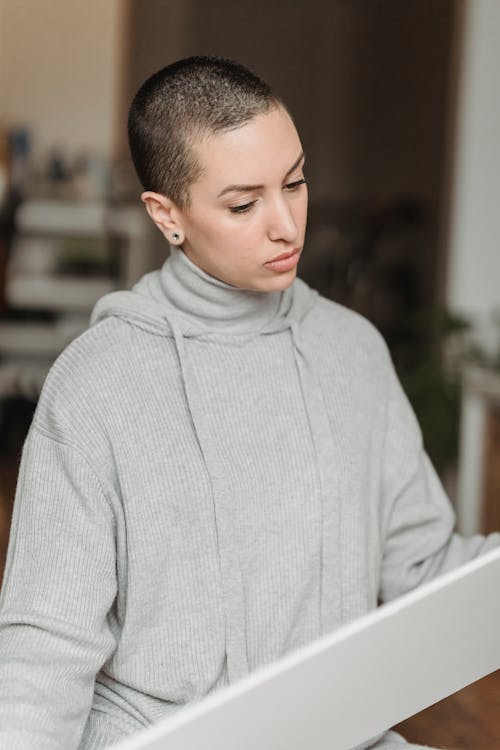 Free Thoughtful woman looking at white canvas Stock Photo