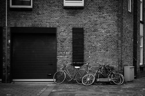 ฟรี คลังภาพถ่ายฟรี ของ กำแพงอิฐ, ขาวดำ, จักรยาน คลังภาพถ่าย