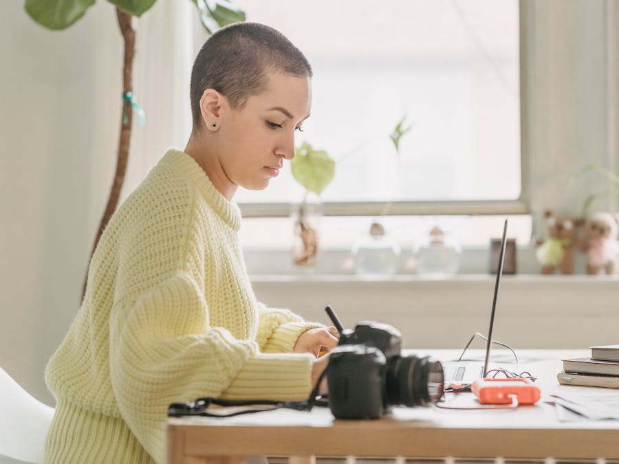 Is it hard to get a digital marketing job?