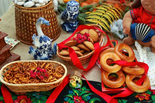 Free Colorful arrangement of Russian pastries and ceramics with a festive display of bagels and stuffed animals. Stock Photo