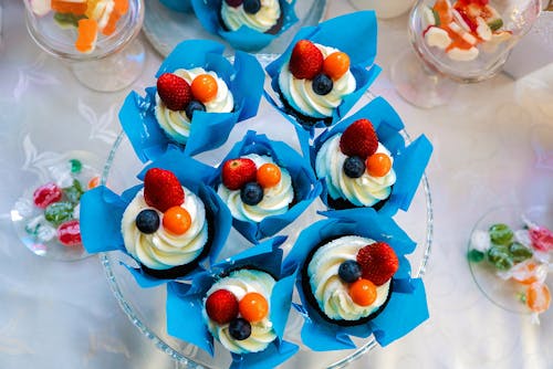 Kostenlos Kostenloses Stock Foto zu blaubeeren, cupcakes, erdbeeren Stock-Foto