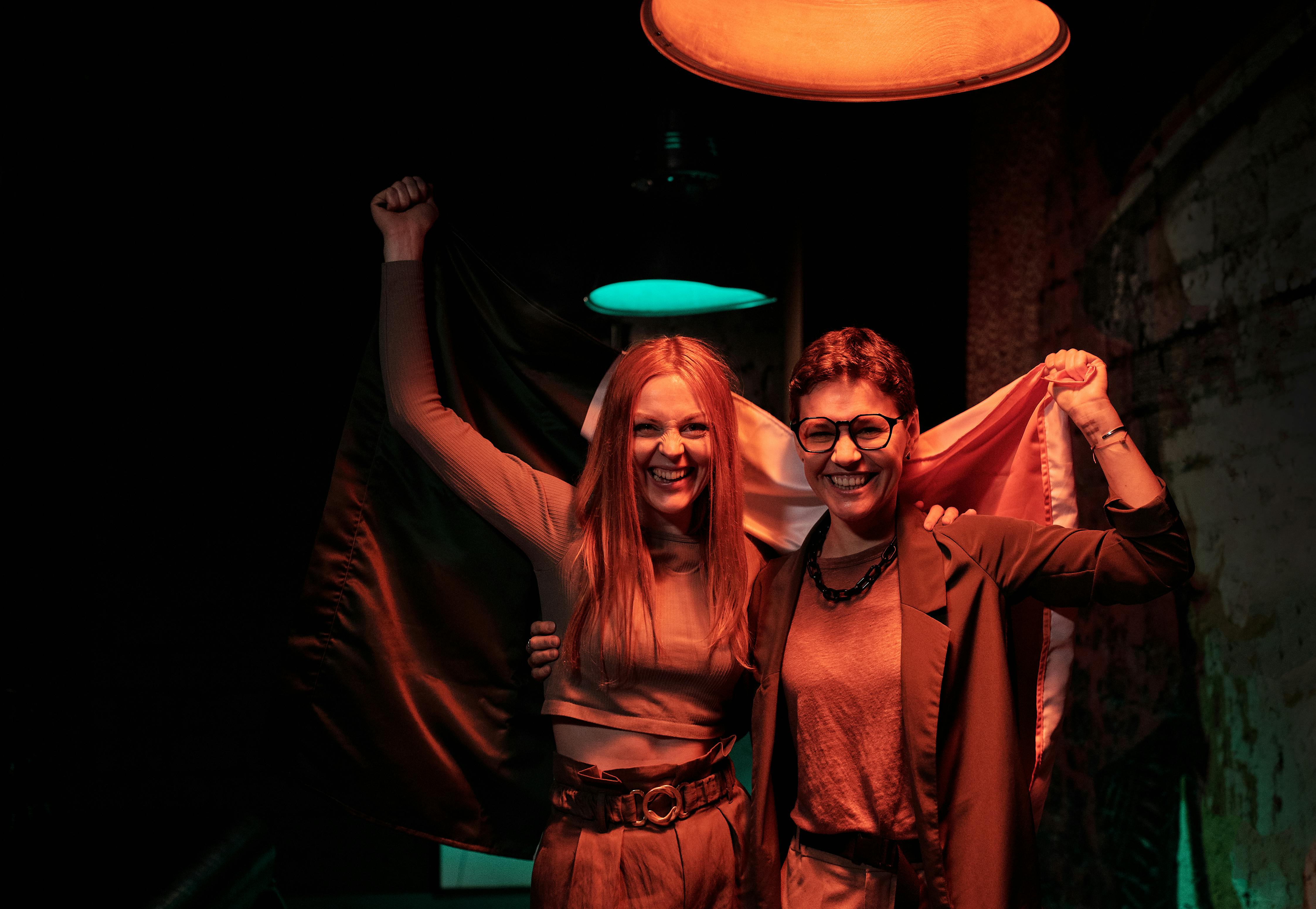 Gratis arkivbilde med # innendørs, briller, entusiasme Arkivbilde