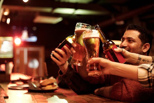 Kostenloses Stock Foto zu alkoholische getränke, bar, bier
