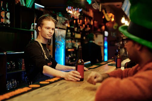Fotos de stock gratuitas de bar, barman, barra