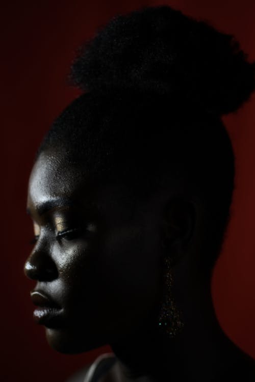 Základová fotografie zdarma na téma afroameričanka, boční profil, černoška