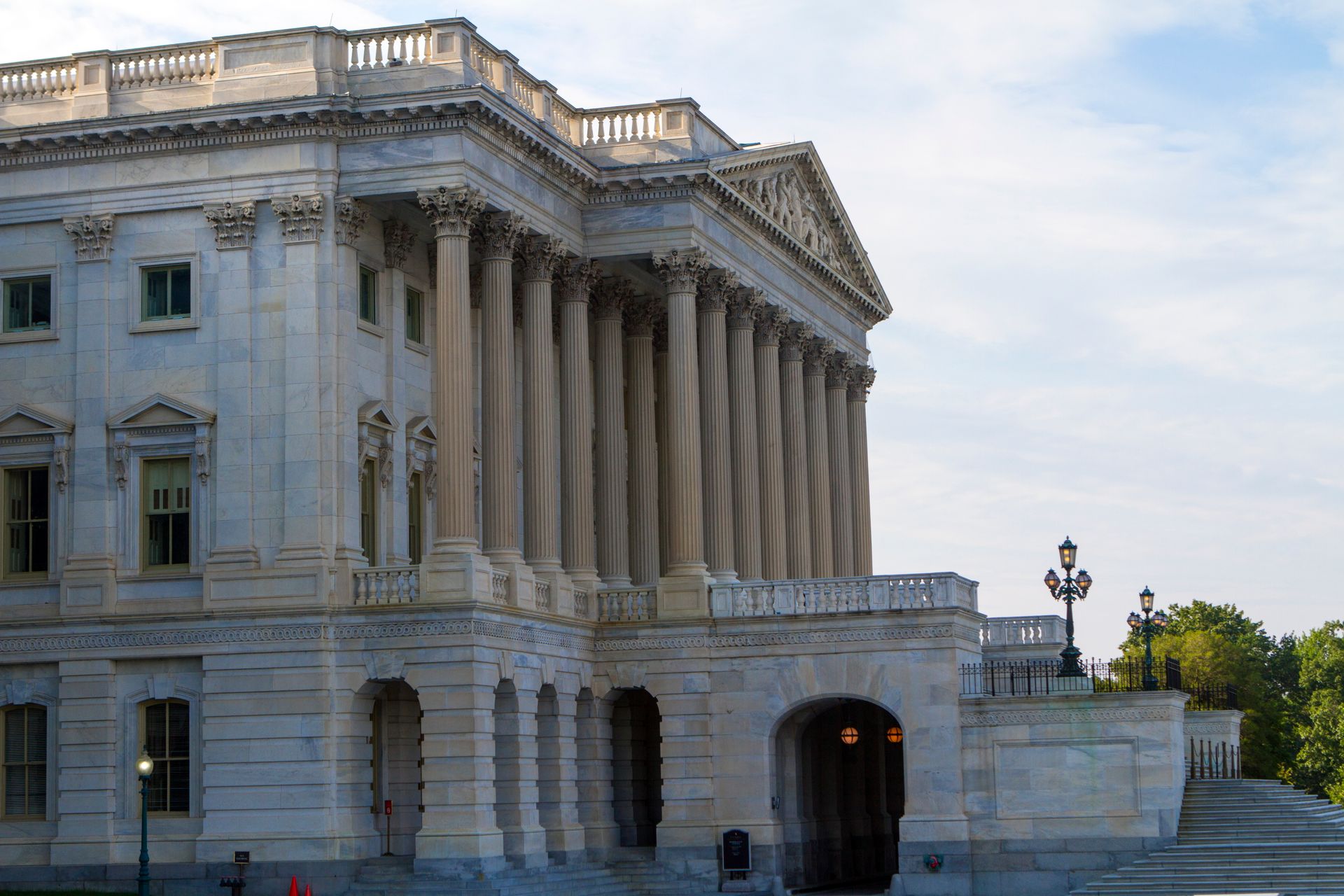 Washington'daki Federal Reserve binasının sütunlu cephesi